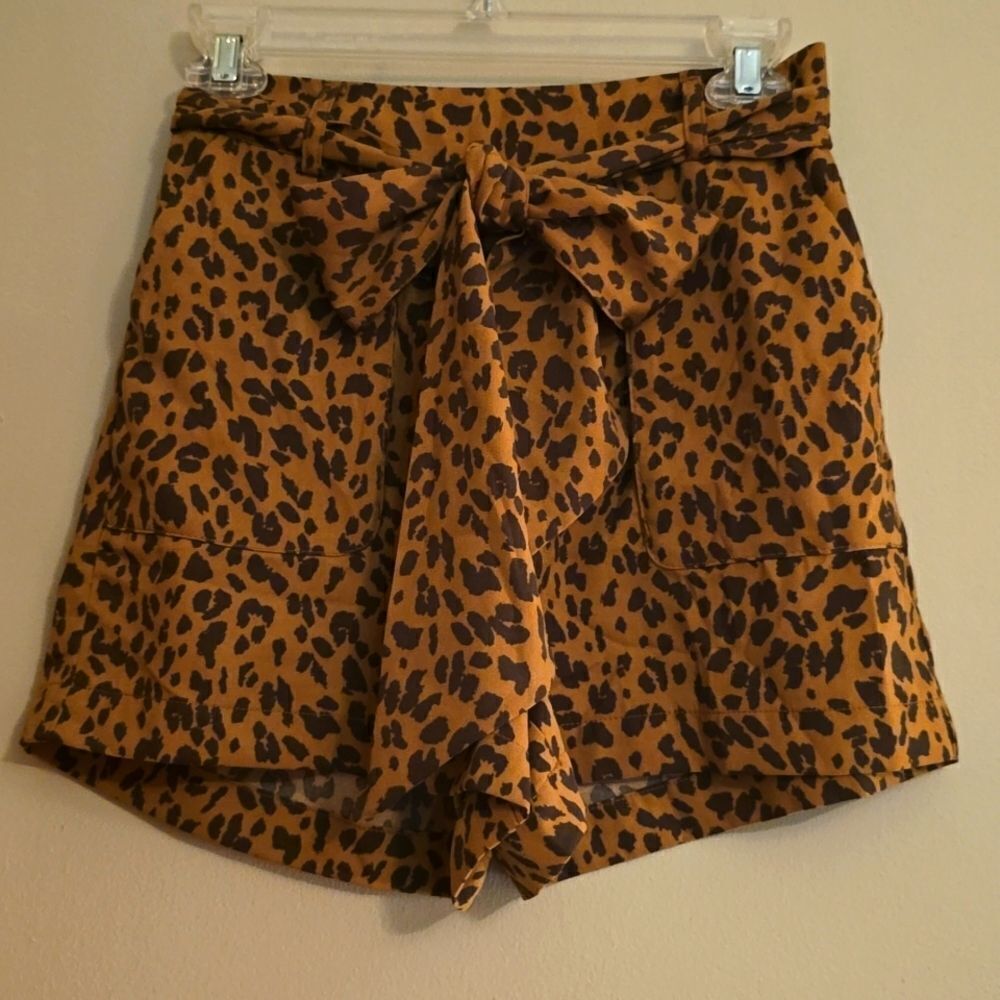 New Day Women's size XS Brown Tan Leopard Print Belted Shorts Wide Leg